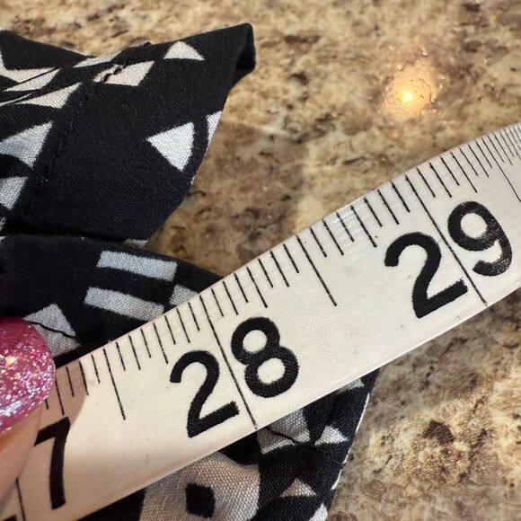 Dizzire Small Black and White Geometric Pants - Picture 5 of 10